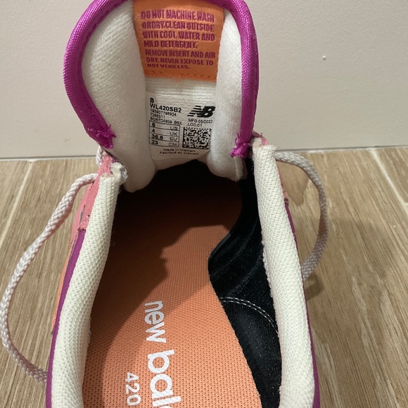 New Balance 420 Tennis Shoes- Womens - Picture 6 of 6